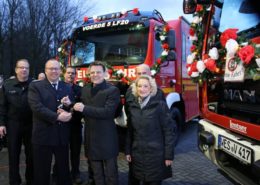 Übergabe der beiden Löschfahrzeuge an die Feuerwehr Voerde