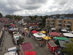 Blick von der Drehleiter der Feuerwehr Voerde aus auf den ältesten der Voerder Stadtteile