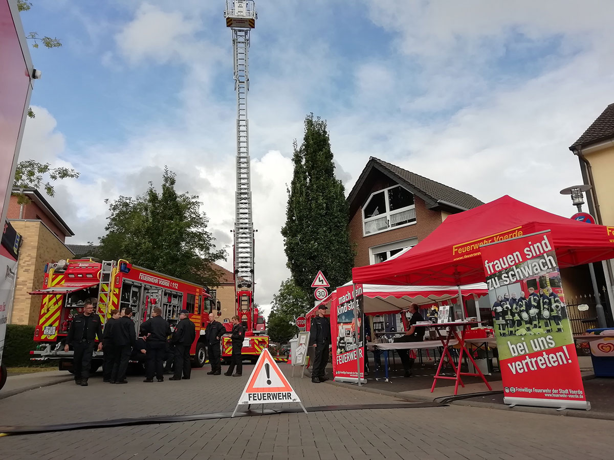 Die Feuerwehr Voerde beim Fest "Blickpunkt Spellen"