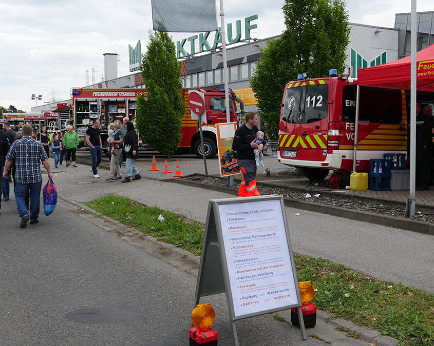 Eingang zum Ausstellungsgelände der Feuerwehr