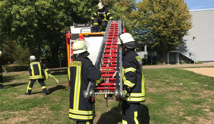 Grundausbildung Teil 1 der Feuerwehr Voerde