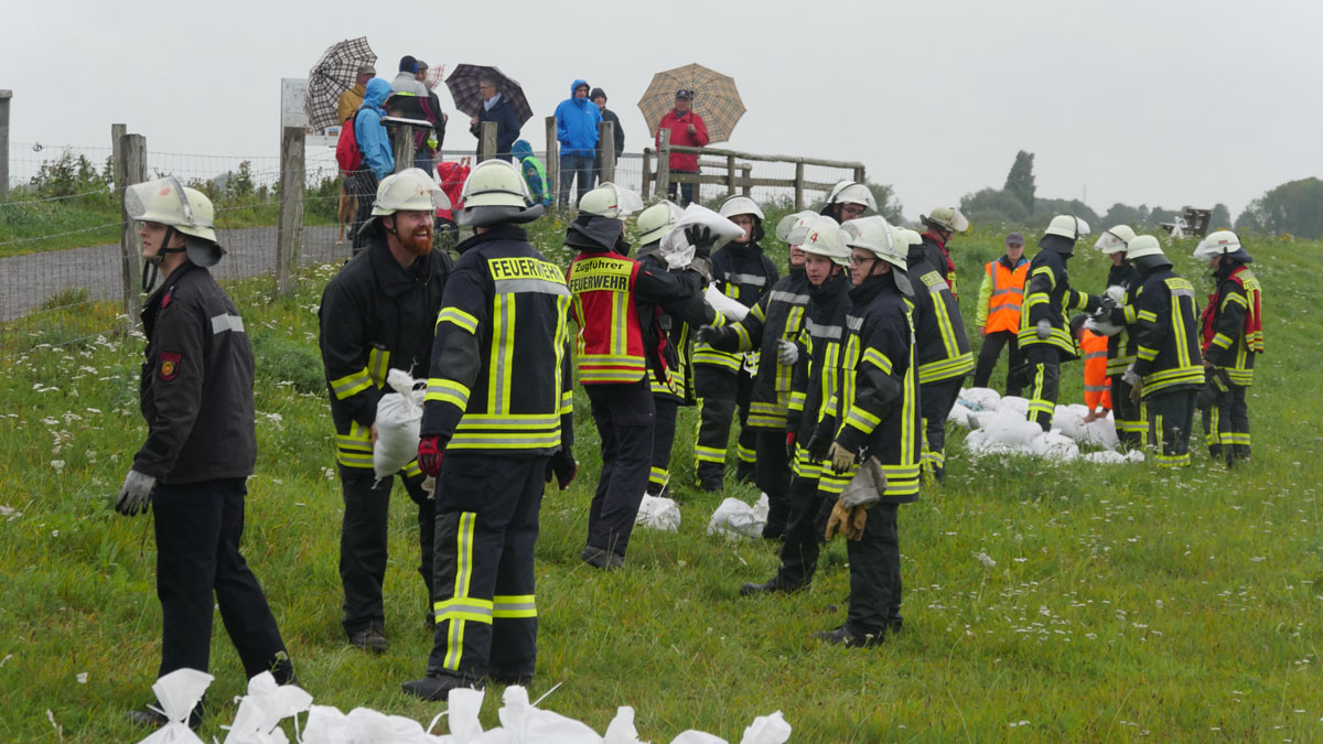 Impressionen der Jahresübung aller Einheiten der Feuerwehr Voerde