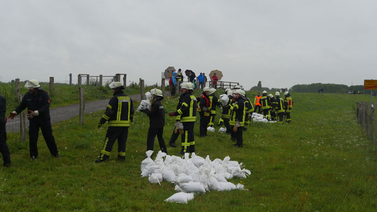 Impressionen der Jahresübung aller Einheiten der Feuerwehr Voerde