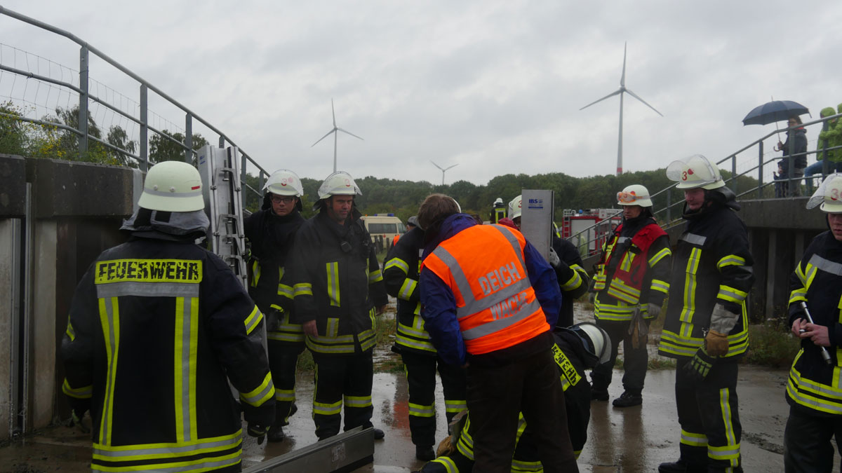 Impressionen der Jahresübung aller Einheiten der Feuerwehr Voerde