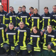 Das sind die neuen Feuerwehrmänner & -frauen 2016 mit ihren Ausbildern
